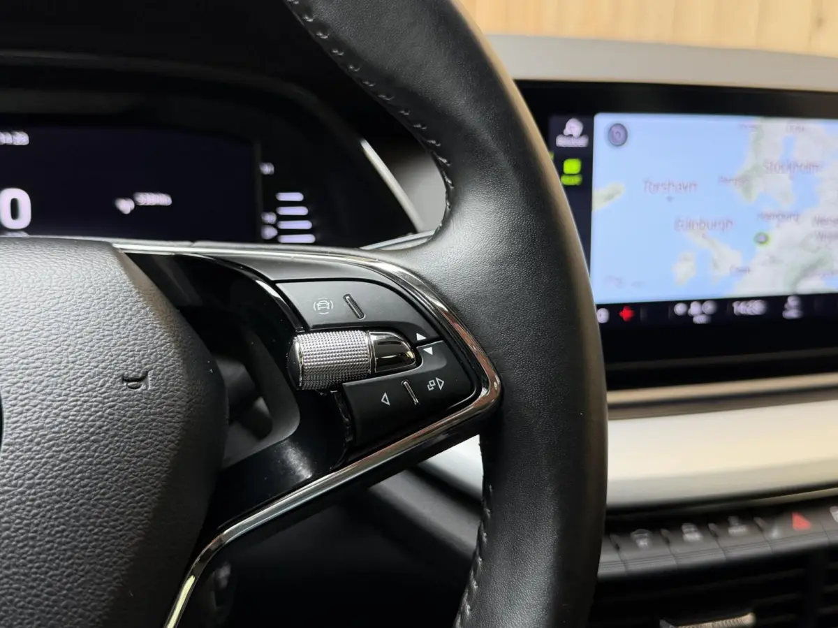 1.0 TSI Business Edition Apple CarPlay/Android Auto | Cruise & climate control | Elektrisch bedienbare achterklep | LED verlichting | Sfeerverlichting | Parkeersensoren voor en achter | Trek