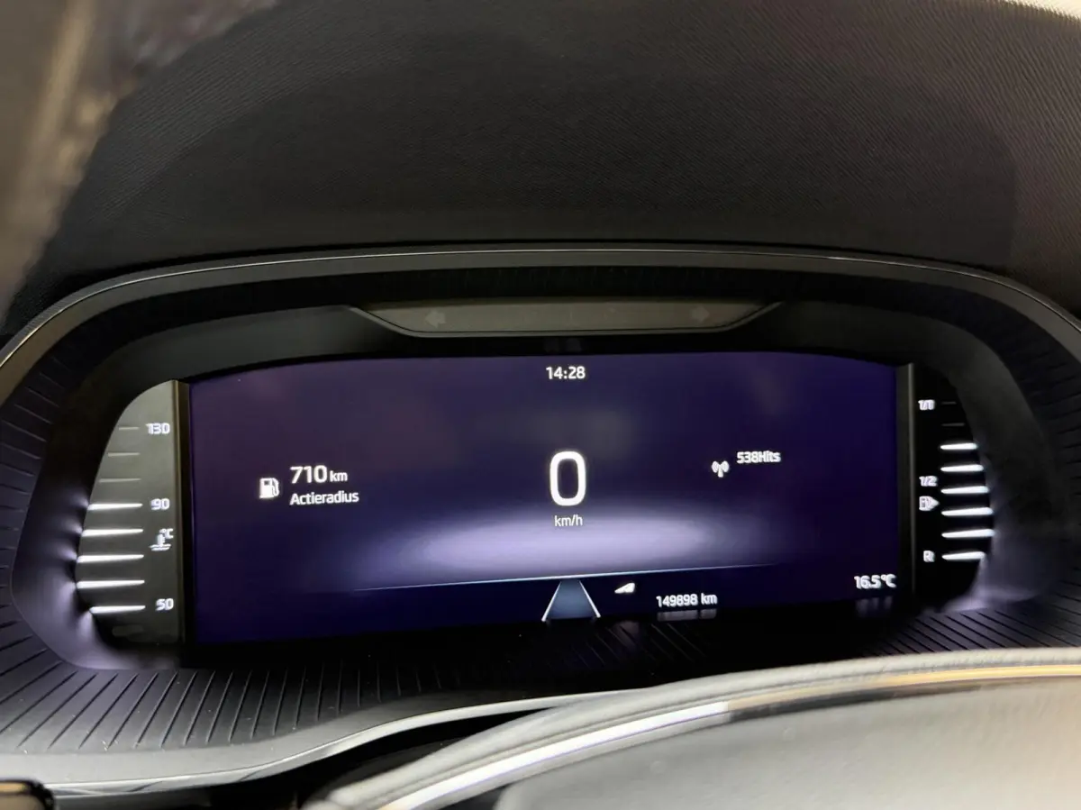 1.0 TSI Business Edition Apple CarPlay/Android Auto | Cruise & climate control | Elektrisch bedienbare achterklep | LED verlichting | Sfeerverlichting | Parkeersensoren voor en achter | Trek