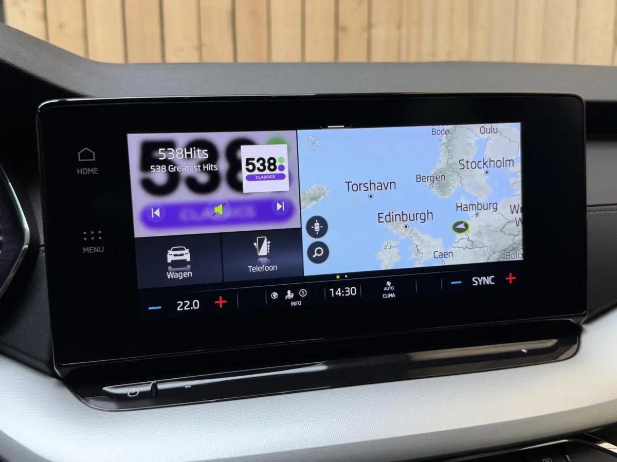 1.0 TSI Business Edition Apple CarPlay/Android Auto | Cruise & climate control | Elektrisch bedienbare achterklep | LED verlichting | Sfeerverlichting | Parkeersensoren voor en achter | Trek