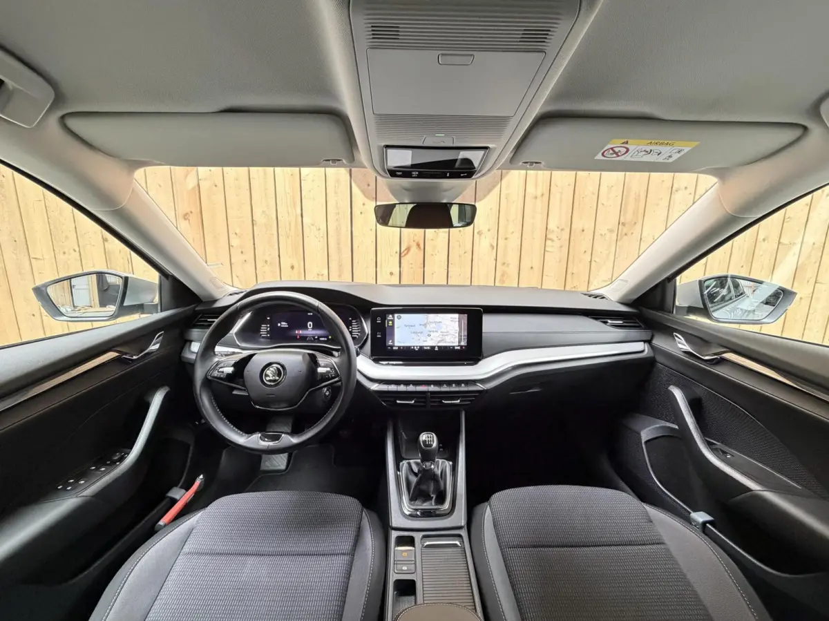 1.0 TSI Business Edition Apple CarPlay/Android Auto | Cruise & climate control | Elektrisch bedienbare achterklep | LED verlichting | Sfeerverlichting | Parkeersensoren voor en achter | Trek