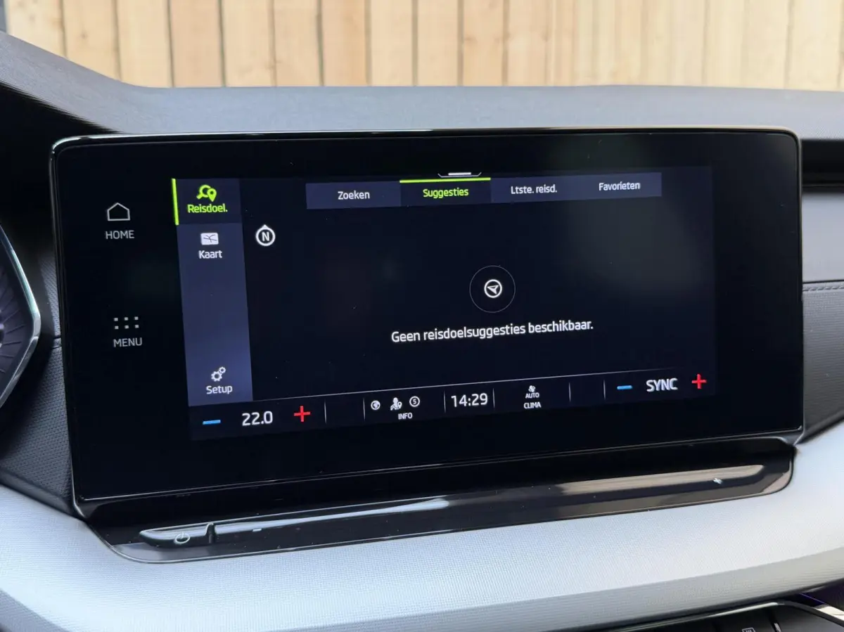 1.0 TSI Business Edition Apple CarPlay/Android Auto | Cruise & climate control | Elektrisch bedienbare achterklep | LED verlichting | Sfeerverlichting | Parkeersensoren voor en achter | Trek