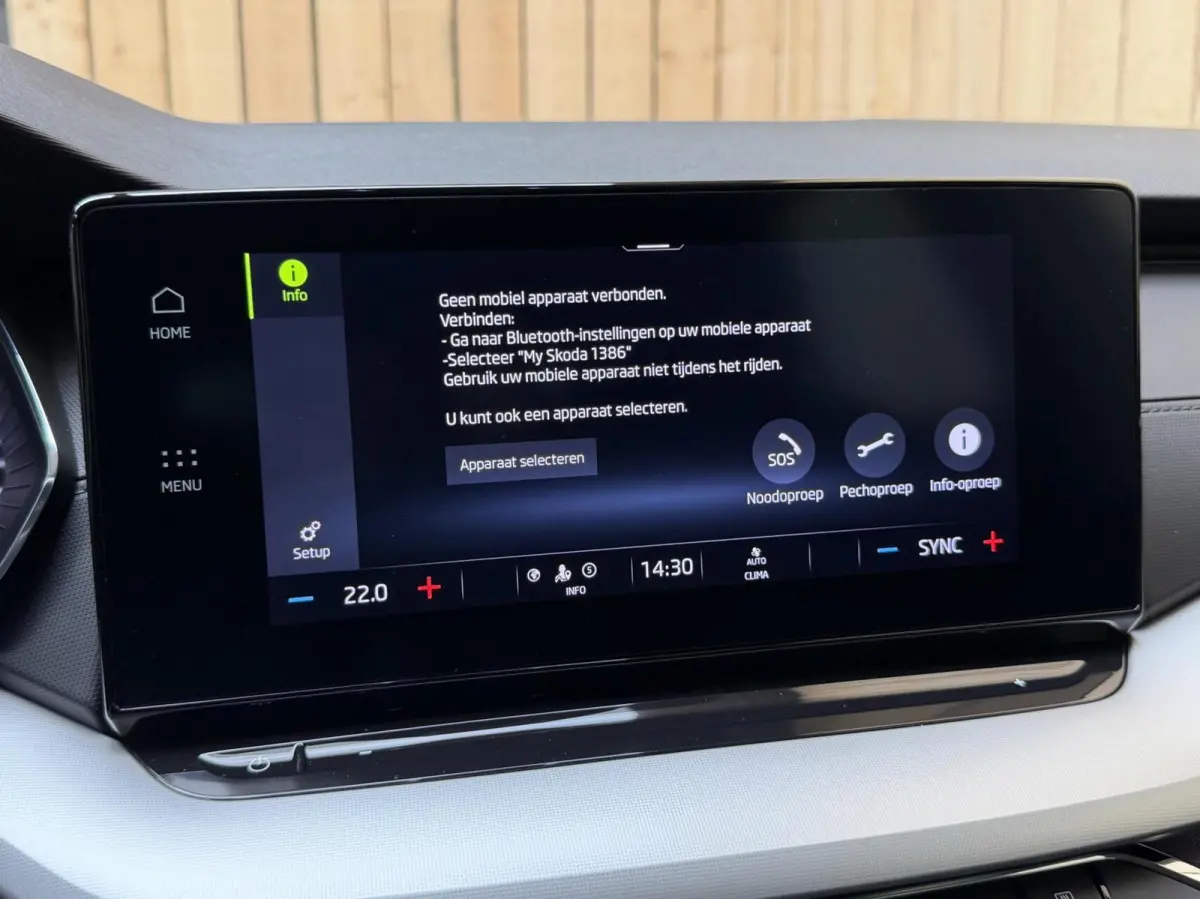 1.0 TSI Business Edition Apple CarPlay/Android Auto | Cruise & climate control | Elektrisch bedienbare achterklep | LED verlichting | Sfeerverlichting | Parkeersensoren voor en achter | Trek