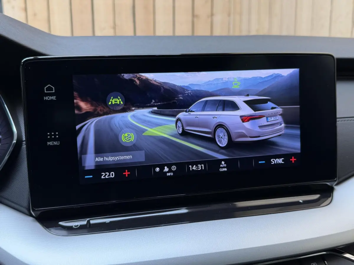 1.0 TSI Business Edition Apple CarPlay/Android Auto | Cruise & climate control | Elektrisch bedienbare achterklep | LED verlichting | Sfeerverlichting | Parkeersensoren voor en achter | Trek
