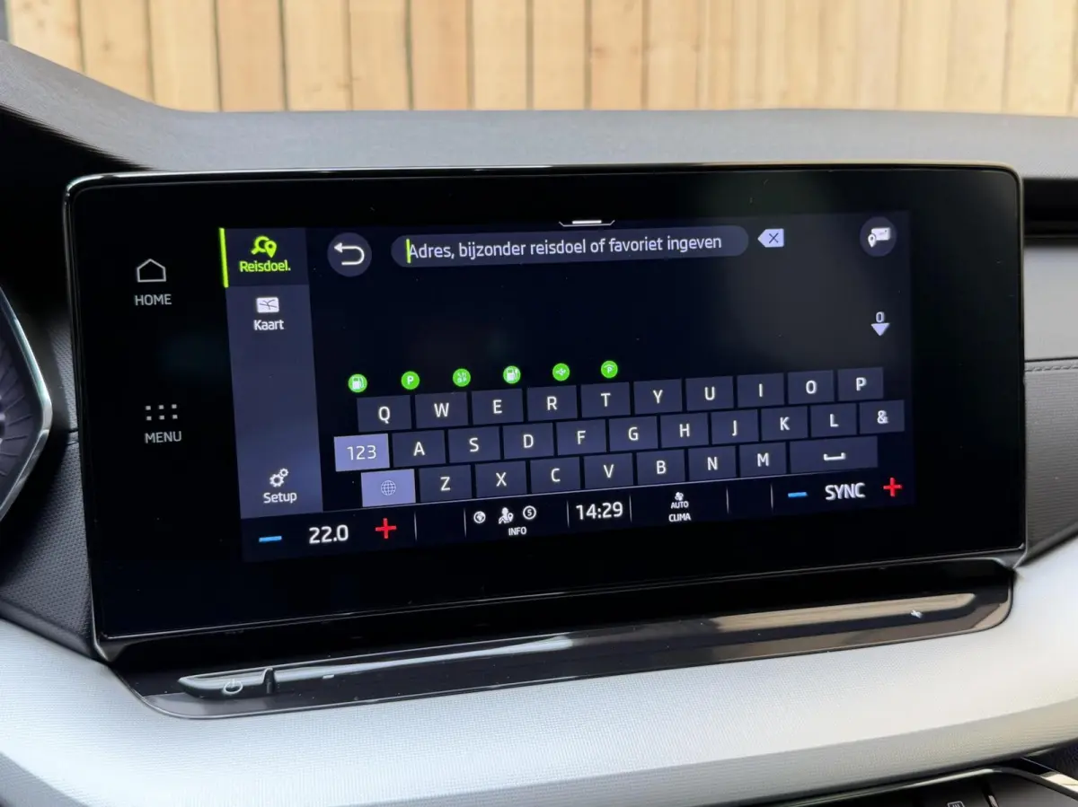 1.0 TSI Business Edition Apple CarPlay/Android Auto | Cruise & climate control | Elektrisch bedienbare achterklep | LED verlichting | Sfeerverlichting | Parkeersensoren voor en achter | Trek