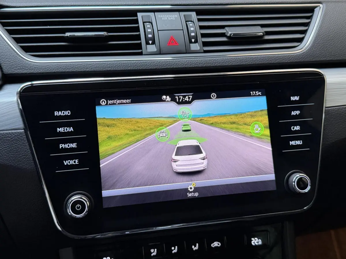 1.5 TSI ACT Business Edition Automaat | Adaptieve cruise control | Apple CarPlay/Android Auto | Climate control | Getint glas | Parkeersensoren voor en achter | Trekhaak
