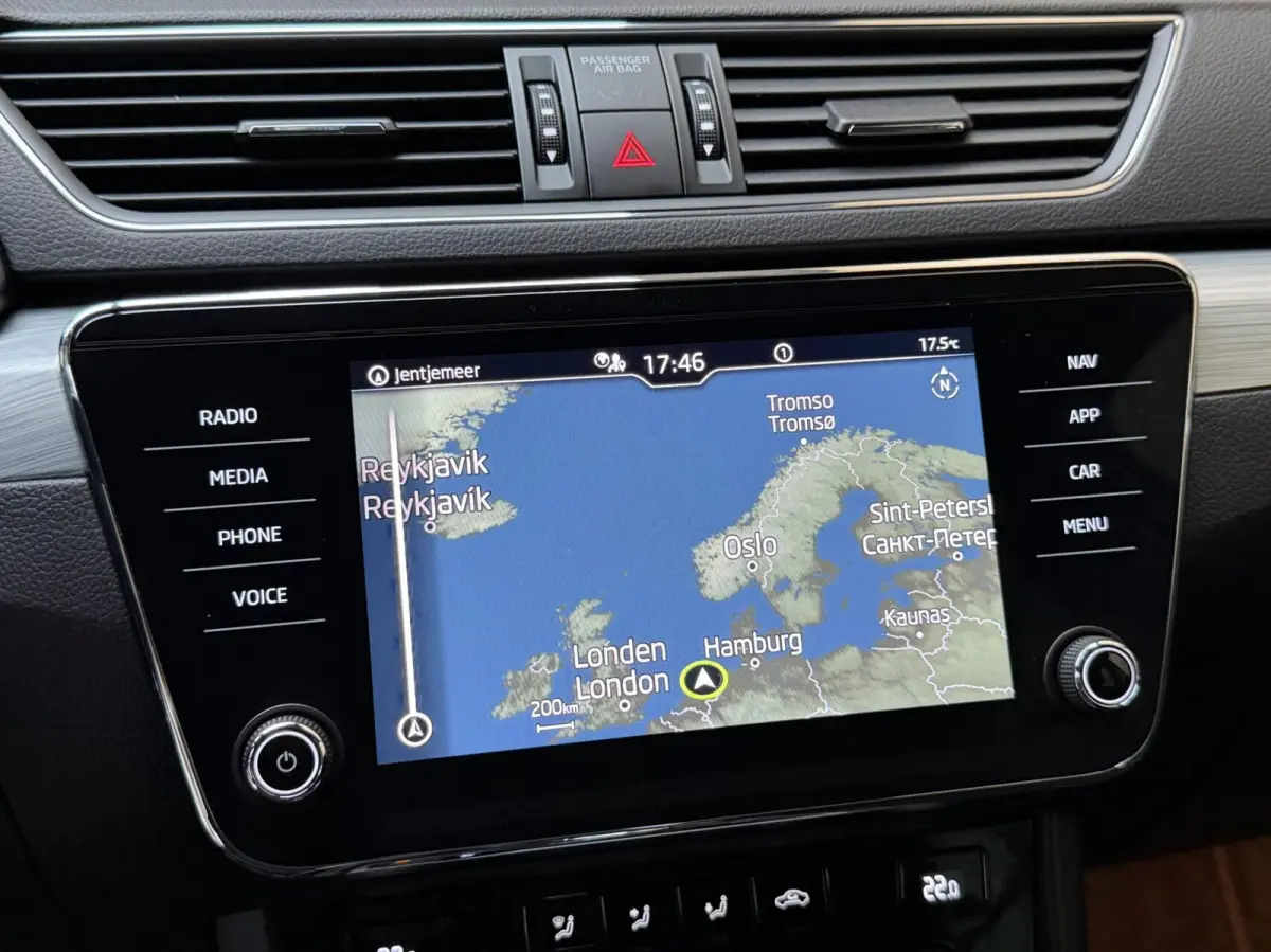 1.5 TSI ACT Business Edition Automaat | Adaptieve cruise control | Apple CarPlay/Android Auto | Climate control | Getint glas | Parkeersensoren voor en achter | Trekhaak