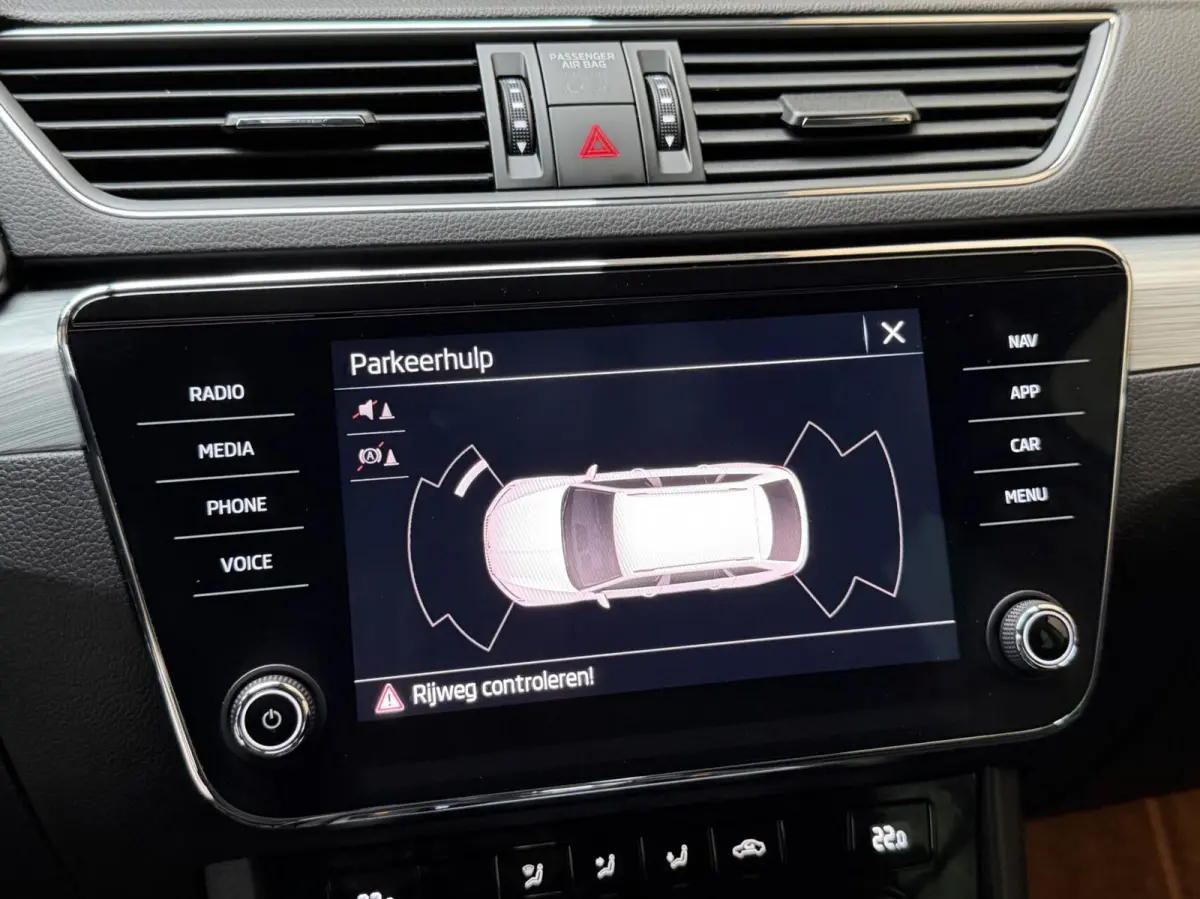1.5 TSI ACT Business Edition Automaat | Adaptieve cruise control | Apple CarPlay/Android Auto | Climate control | Getint glas | Parkeersensoren voor en achter | Trekhaak