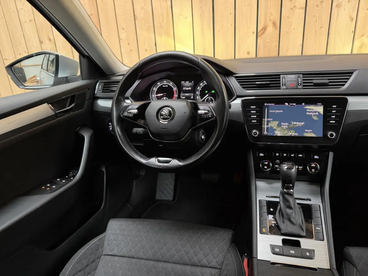 1.5 TSI ACT Business Edition Automaat | Adaptieve cruise control | Apple CarPlay/Android Auto | Climate control | Getint glas | Parkeersensoren voor en achter | Trekhaak