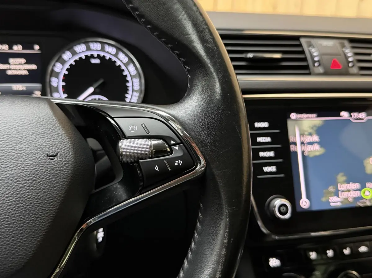 1.5 TSI ACT Business Edition Automaat | Adaptieve cruise control | Apple CarPlay/Android Auto | Climate control | Getint glas | Parkeersensoren voor en achter | Trekhaak