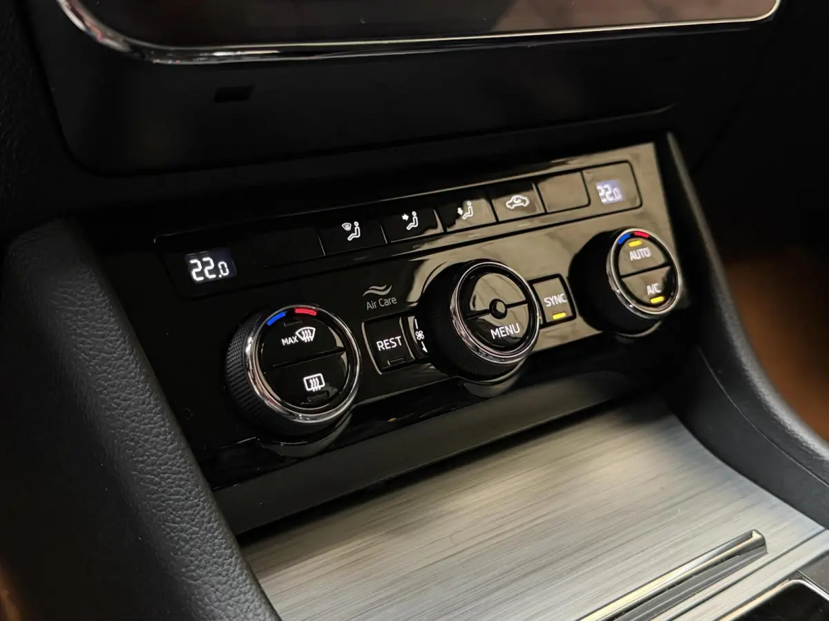 1.5 TSI ACT Business Edition Automaat | Adaptieve cruise control | Apple CarPlay/Android Auto | Climate control | Getint glas | Parkeersensoren voor en achter | Trekhaak