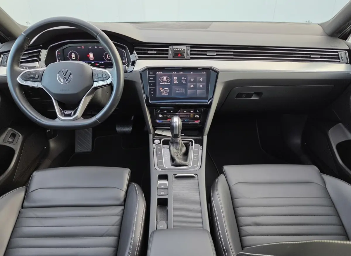 1.5 TSI R-Line | Trekhaak | Leder | Virtual Cockpit | Camera
