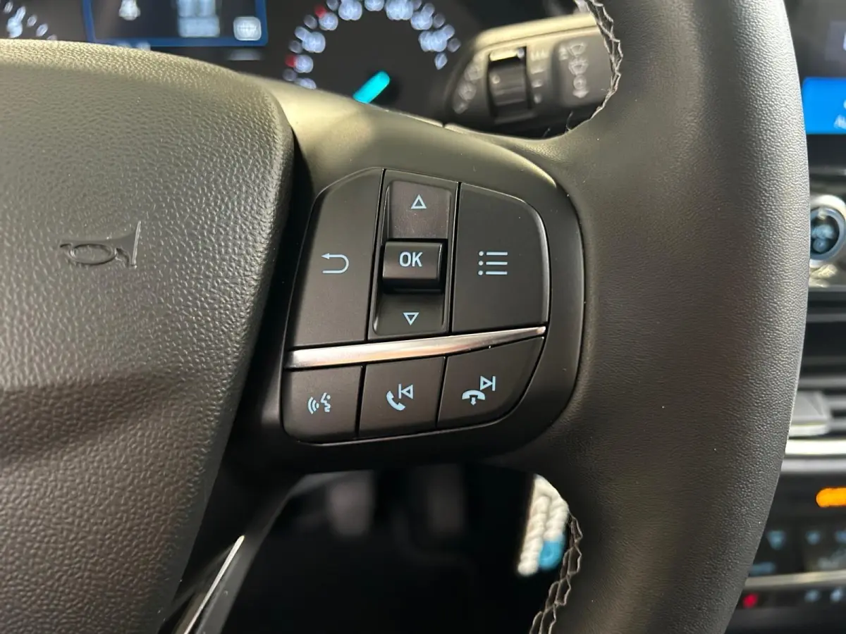 1.0 EcoBoost Hybrid Titanium | Apple Carplay / Android Auto | Stoel + Stuurverwarming | Cruise Control | Parkeersensoren Achter | Lichtsensor | Climate Control | Verwarmbare Voorruit