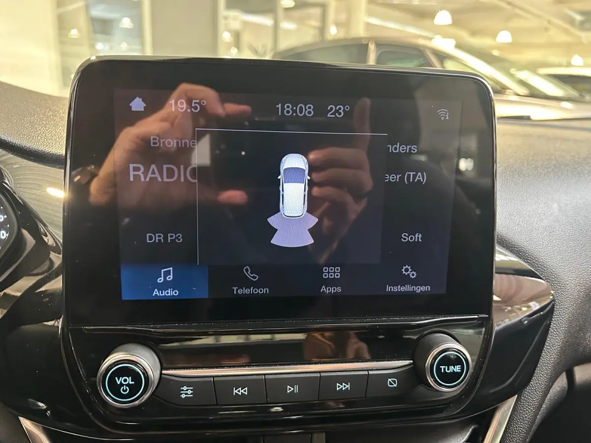 1.0 EcoBoost Hybrid Titanium | Apple Carplay / Android Auto | Stoel + Stuurverwarming | Cruise Control | Parkeersensoren Achter | Lichtsensor | Climate Control | Verwarmbare Voorruit