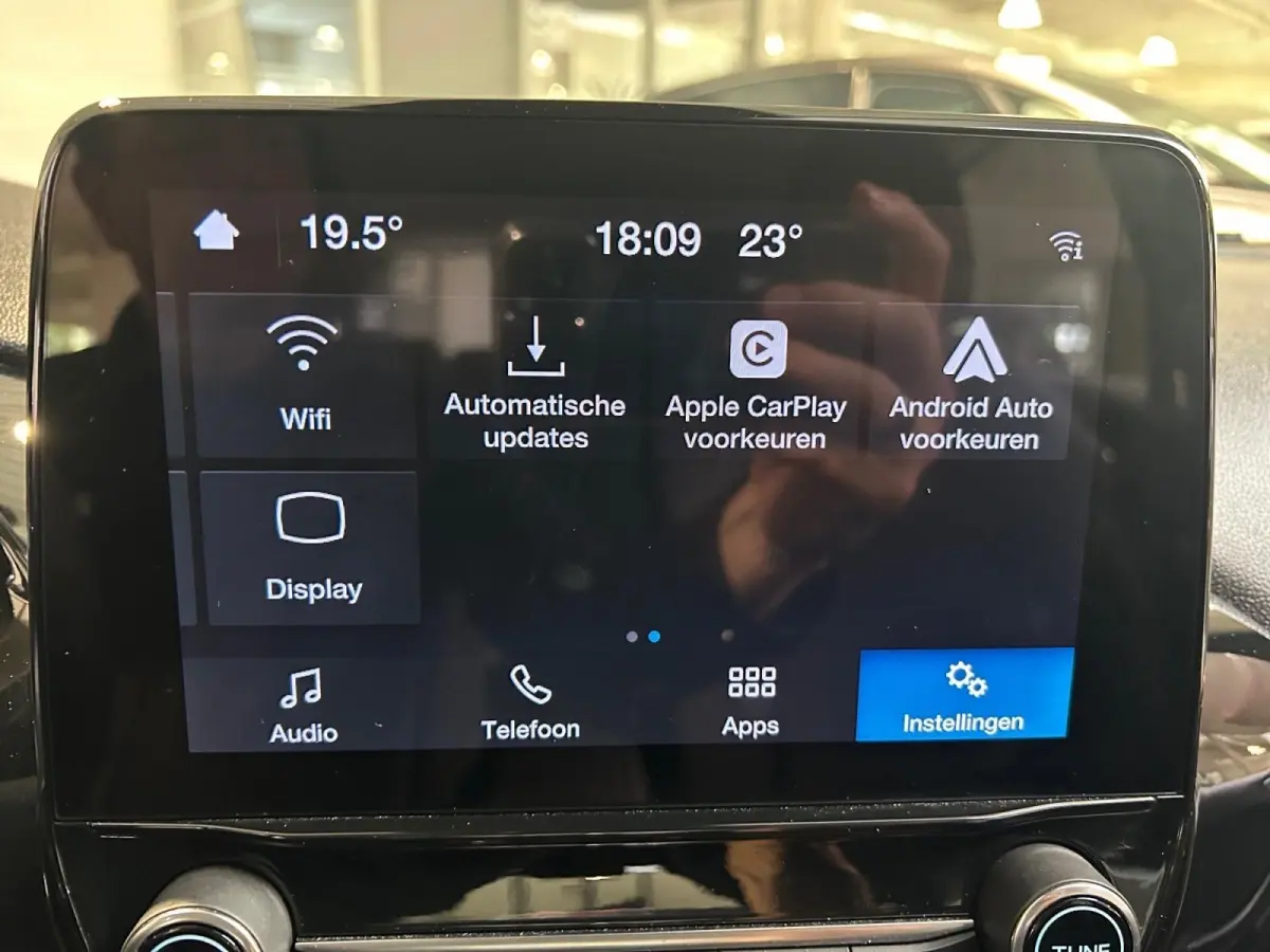 1.0 EcoBoost Hybrid Titanium | Apple Carplay / Android Auto | Stoel + Stuurverwarming | Cruise Control | Parkeersensoren Achter | Lichtsensor | Climate Control | Verwarmbare Voorruit