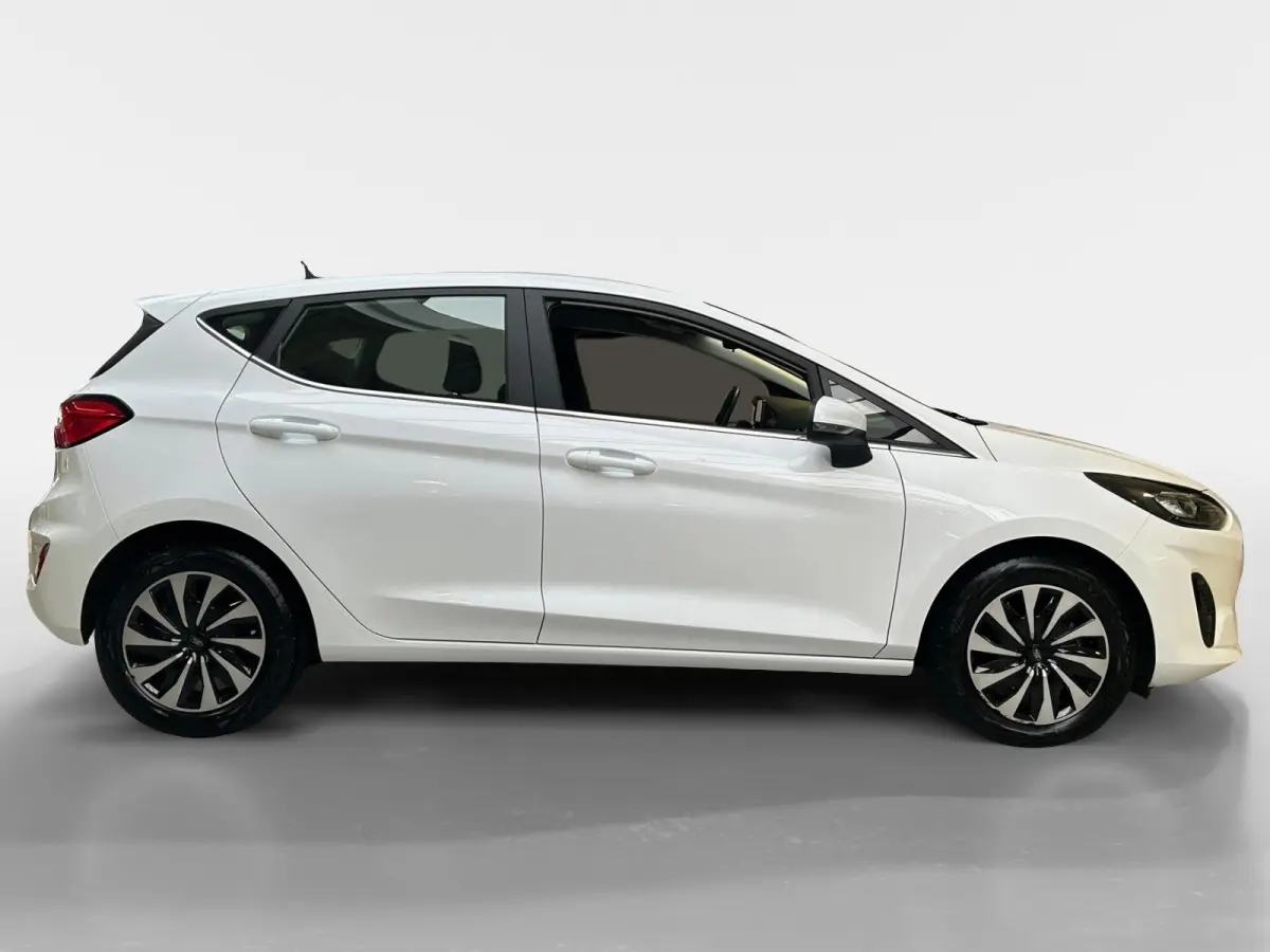 1.0 EcoBoost Hybrid Titanium | Apple Carplay / Android Auto | Stoel + Stuurverwarming | Cruise Control | Parkeersensoren Achter | Lichtsensor | Climate Control | Verwarmbare Voorruit