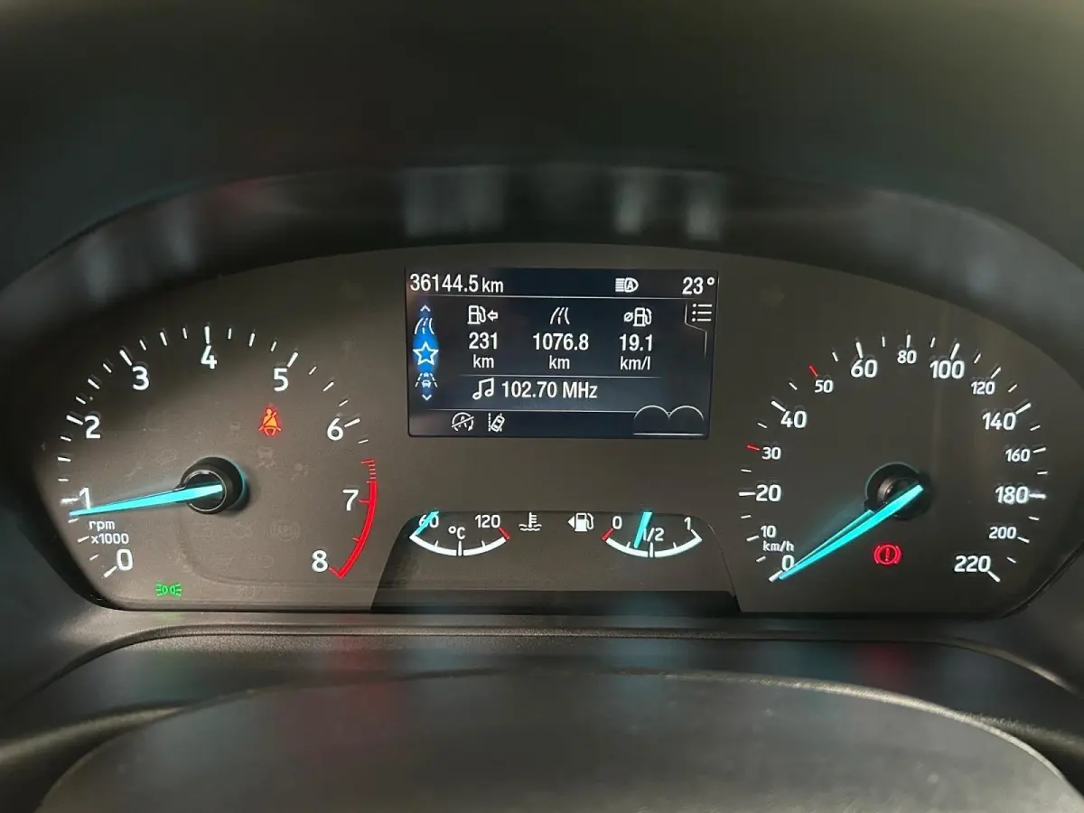 1.0 EcoBoost Hybrid Titanium | Apple Carplay / Android Auto | Stoel + Stuurverwarming | Cruise Control | Parkeersensoren Achter | Lichtsensor | Climate Control | Verwarmbare Voorruit