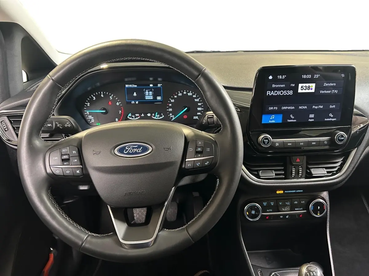 1.0 EcoBoost Hybrid Titanium | Apple Carplay / Android Auto | Stoel + Stuurverwarming | Cruise Control | Parkeersensoren Achter | Lichtsensor | Climate Control | Verwarmbare Voorruit
