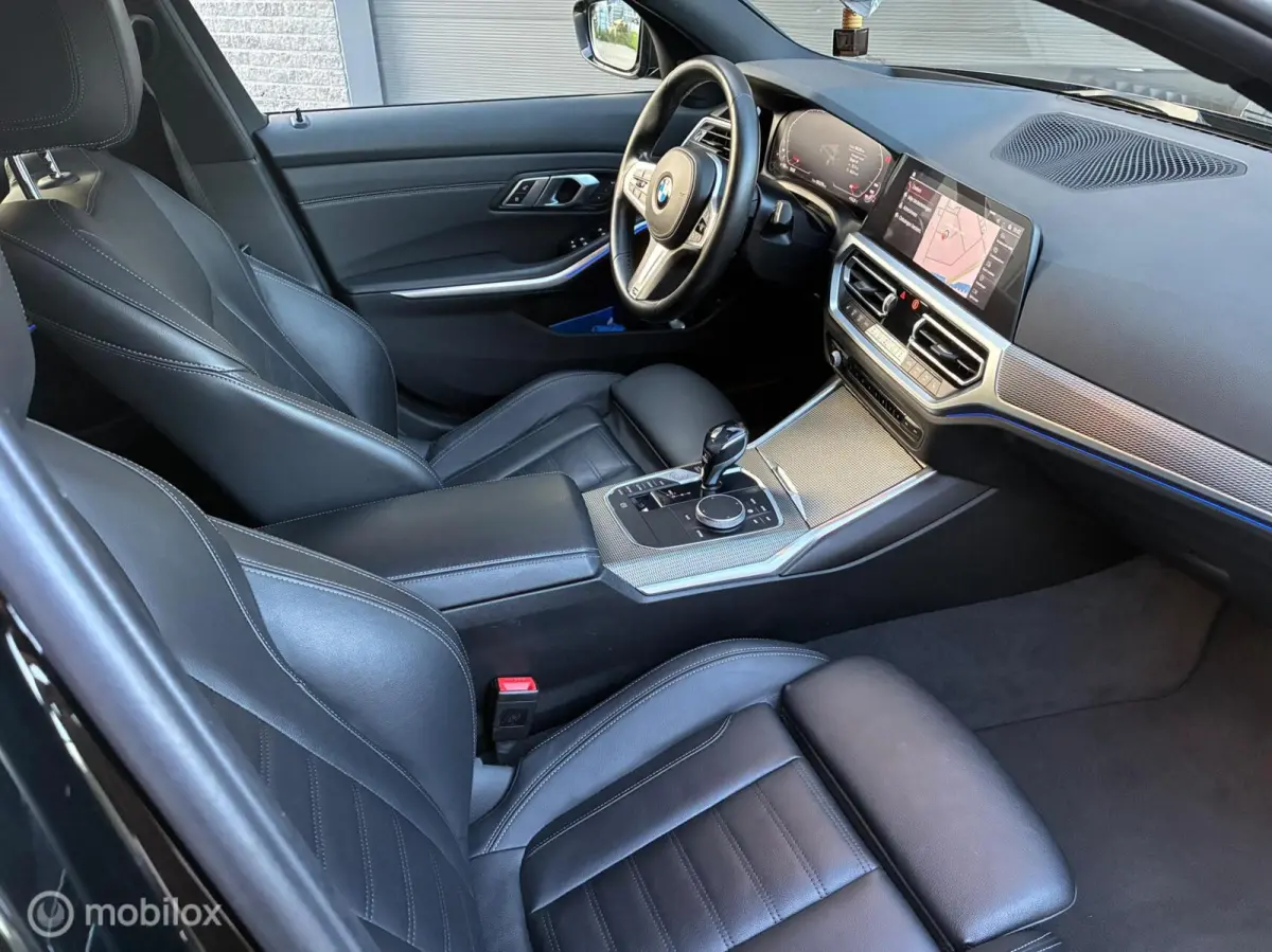 320i | Leder | Camera | ACC | M-Pakket |