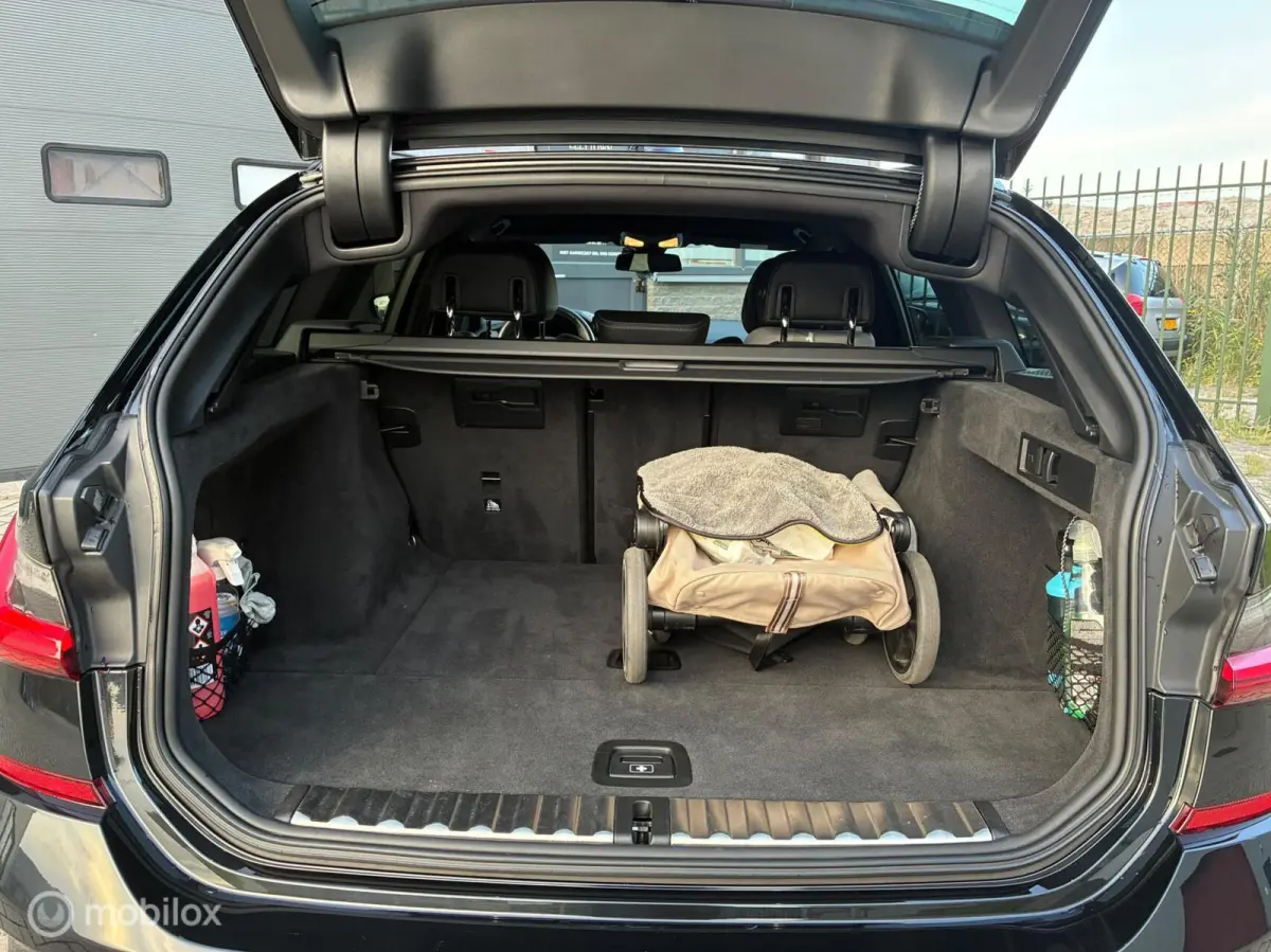 320i | Leder | Camera | ACC | M-Pakket |