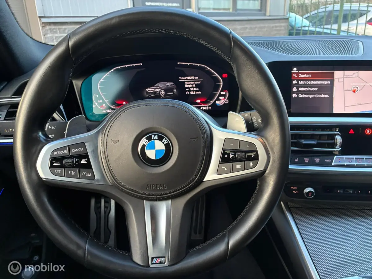 320i | Leder | Camera | ACC | M-Pakket |