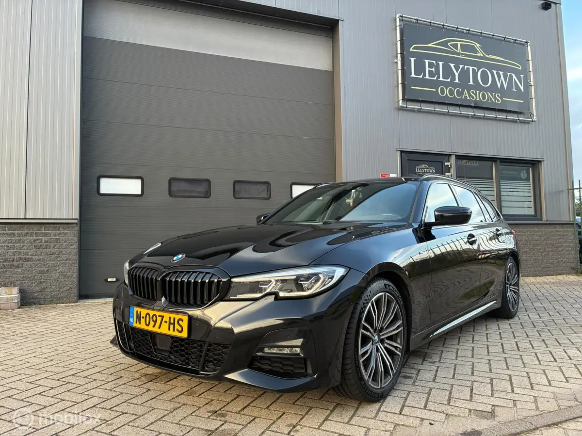 320i | Leder | Camera | ACC | M-Pakket |