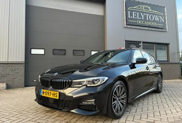 320i | Leder | Camera | ACC | M-Pakket |