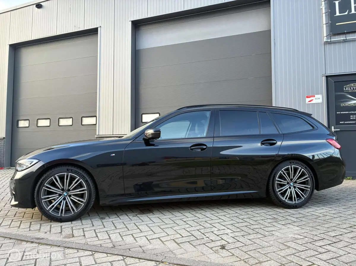 320i | Leder | Camera | ACC | M-Pakket |