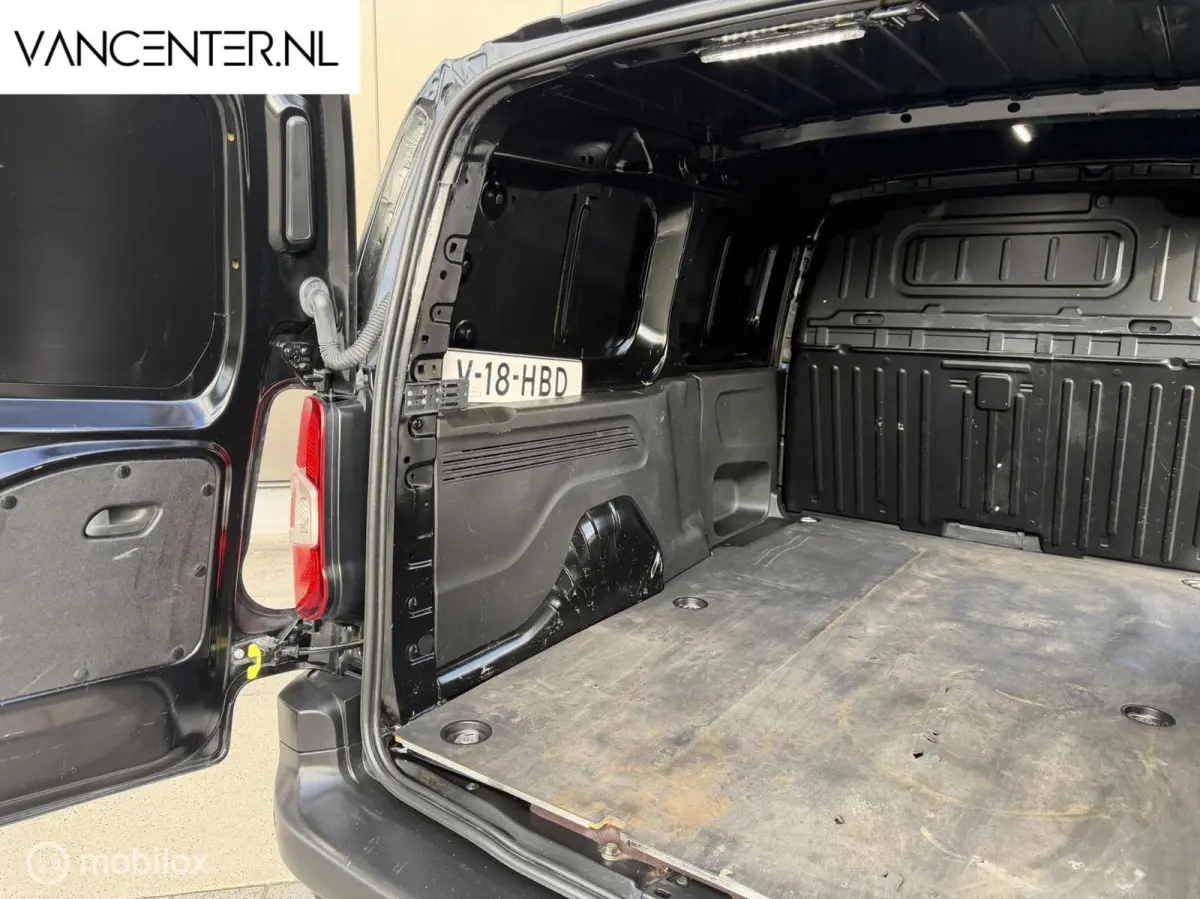 1.5D L2 Lang Carplay Trekhaak Airco Zwart