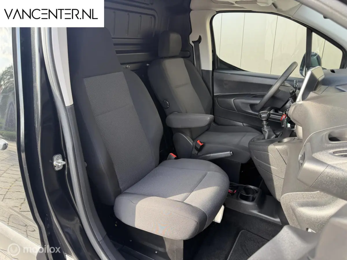 1.5D L2 Lang Carplay Trekhaak Airco Zwart