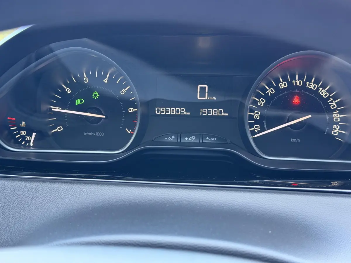 1.2 PureTech Blue Lion Navi|Carplay|Airco|Cruise|PDC|N.A.P|Nieuwe APK bij Aflevering