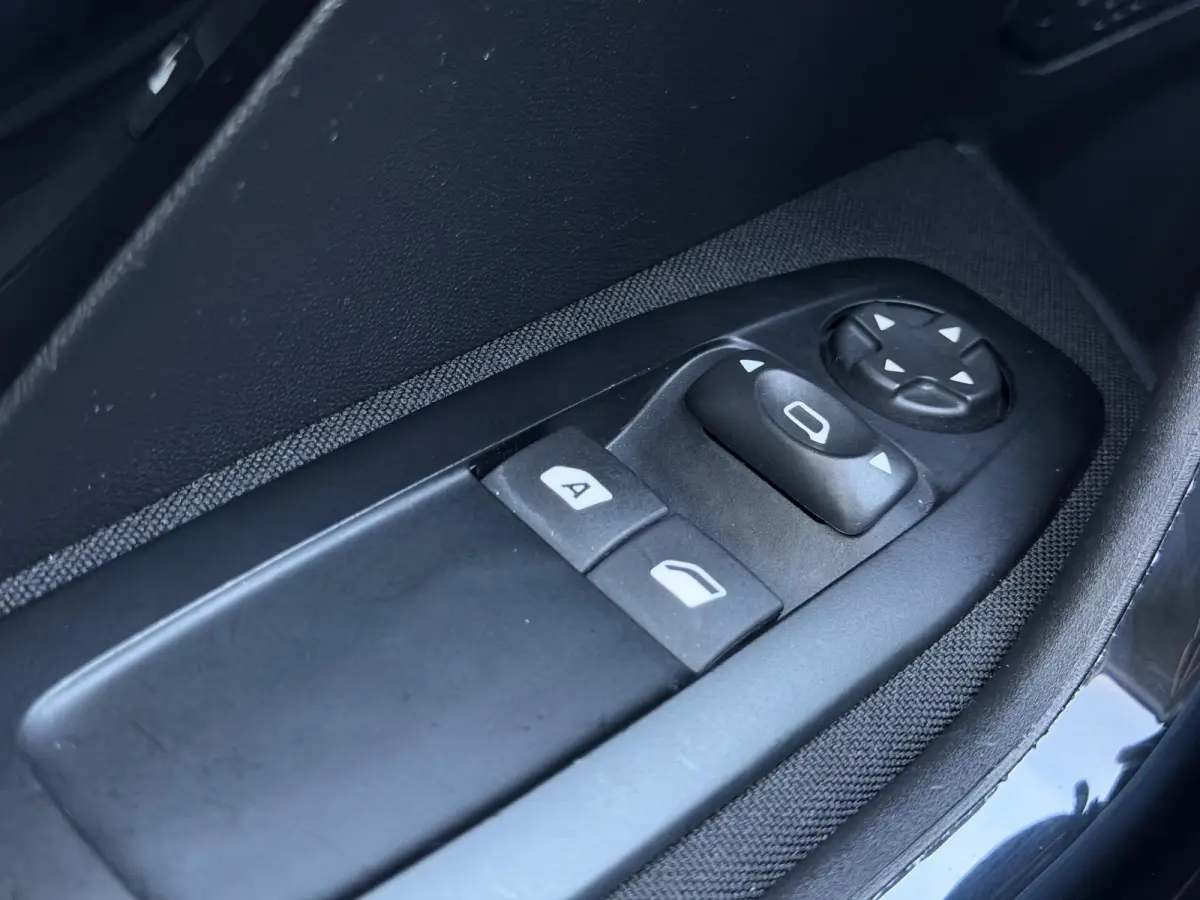 1.2 PureTech Blue Lion Navi|Carplay|Airco|Cruise|PDC|N.A.P|Nieuwe APK bij Aflevering