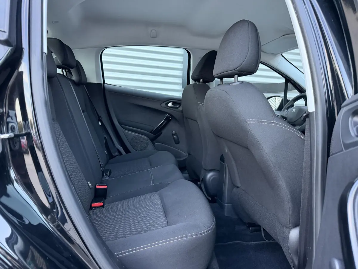 1.2 PureTech Blue Lion Navi|Carplay|Airco|Cruise|PDC|N.A.P|Nieuwe APK bij Aflevering