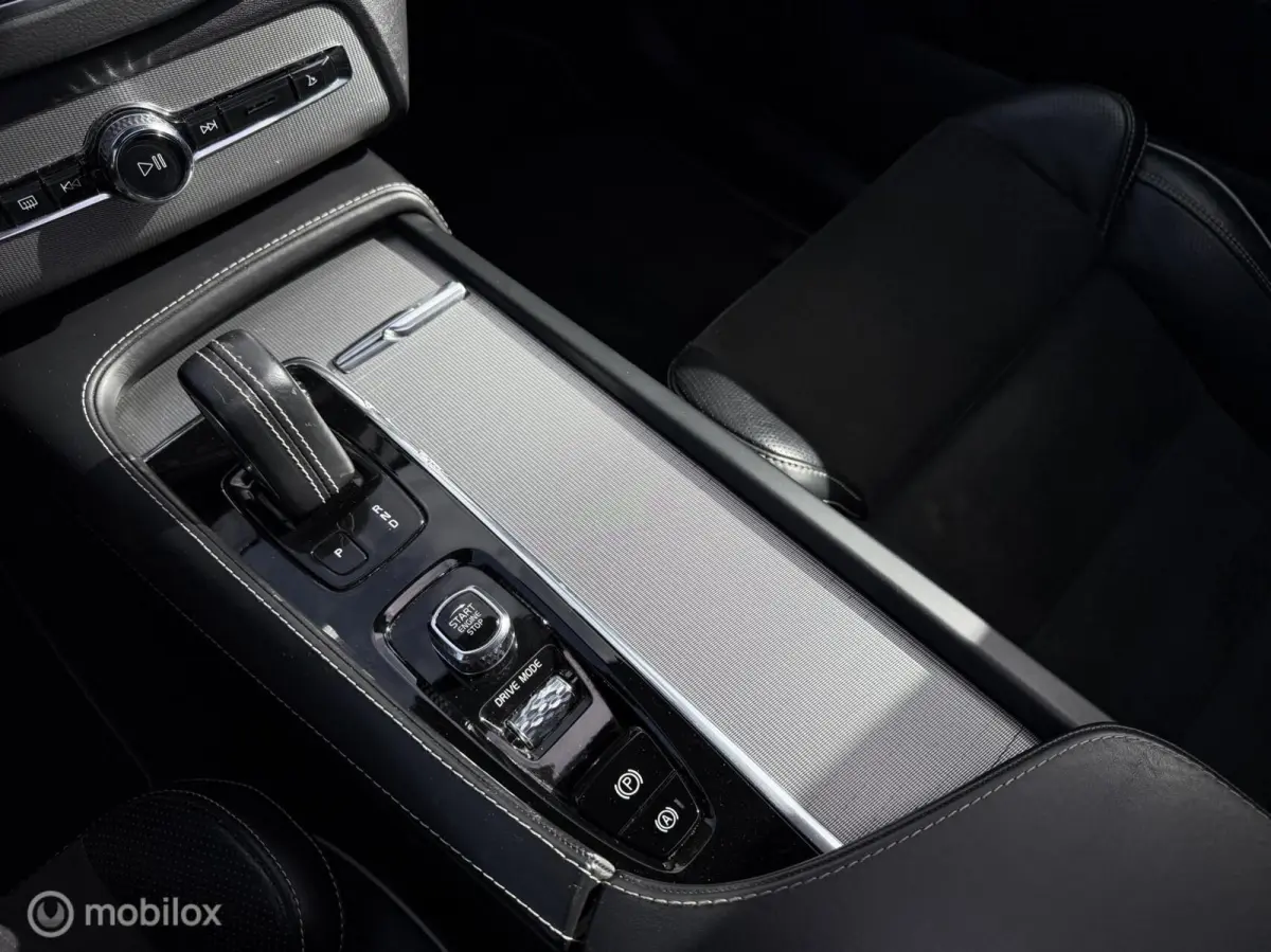 2.0 T8 Twin Engine AWD Inscription|Headup|Pano|Dodehoek|H&K Audio|360 Camera|