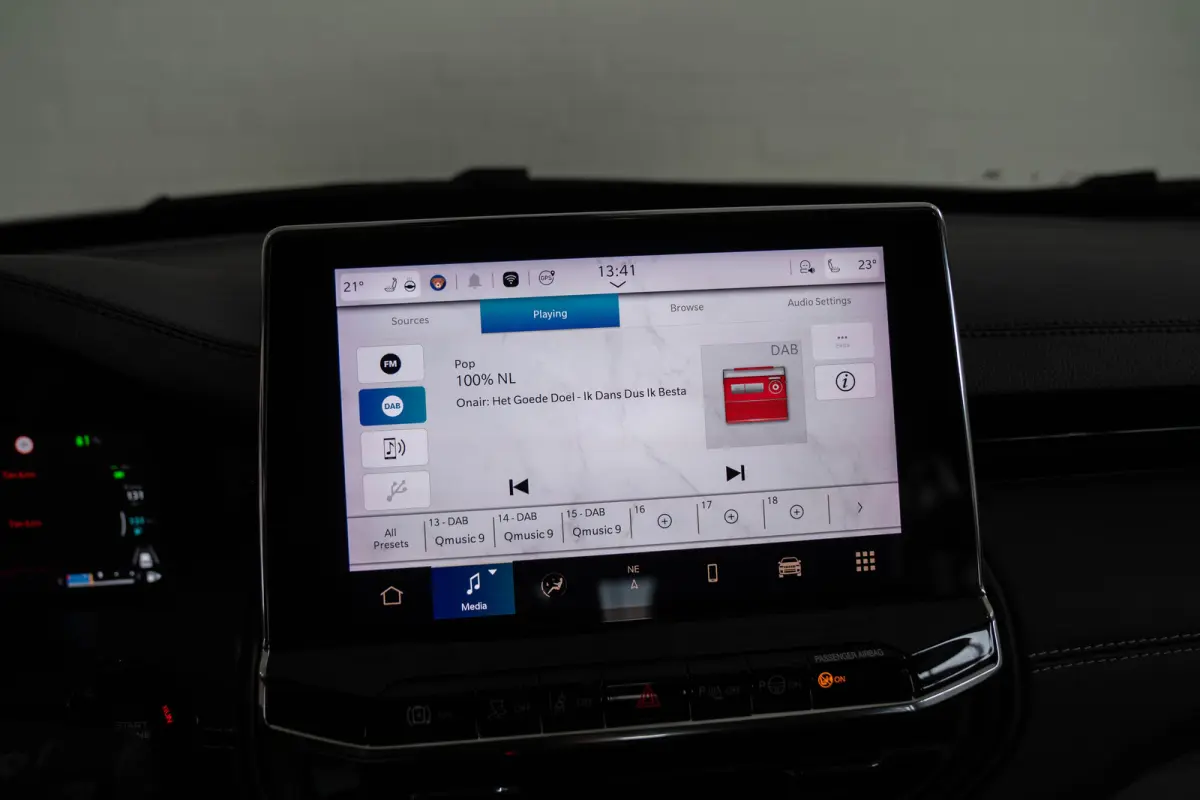 4xe 240 Plug-in Hybrid Summit | Lederen Bekleding | Stoel & Stuurverwarming | El. Stoelverstelling | Navigatie | Cruise Controle Adaptive | Climate Controle | Parkeersensoren |