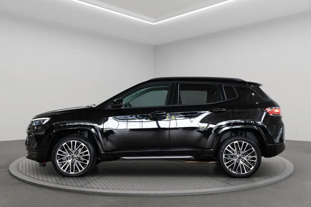 4xe 240 Plug-in Hybrid Summit | Lederen Bekleding | Stoel & Stuurverwarming | El. Stoelverstelling | Navigatie | Cruise Controle Adaptive | Climate Controle | Parkeersensoren |