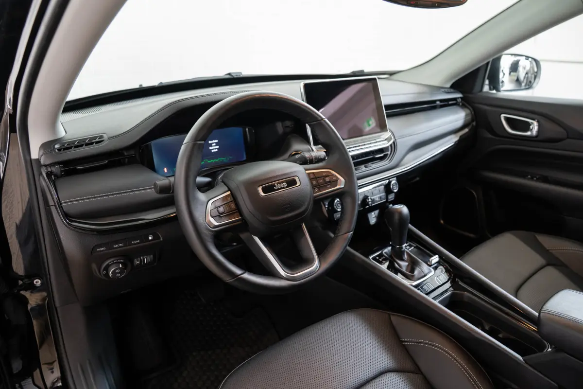 4xe 240 Plug-in Hybrid Summit | Lederen Bekleding | Stoel & Stuurverwarming | El. Stoelverstelling | Navigatie | Cruise Controle Adaptive | Climate Controle | Parkeersensoren |