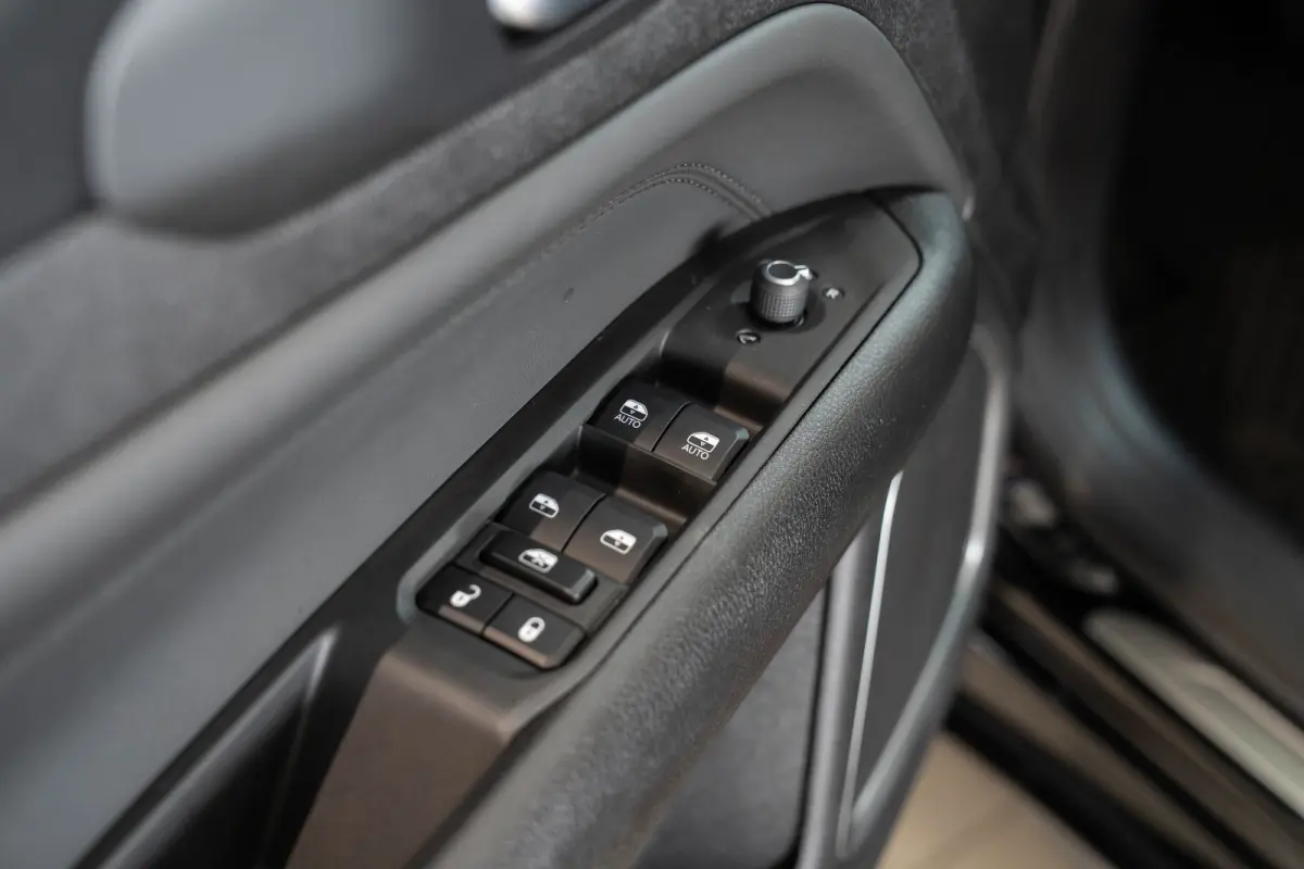 4xe 240 Plug-in Hybrid Summit | Lederen Bekleding | Stoel & Stuurverwarming | El. Stoelverstelling | Navigatie | Cruise Controle Adaptive | Climate Controle | Parkeersensoren |