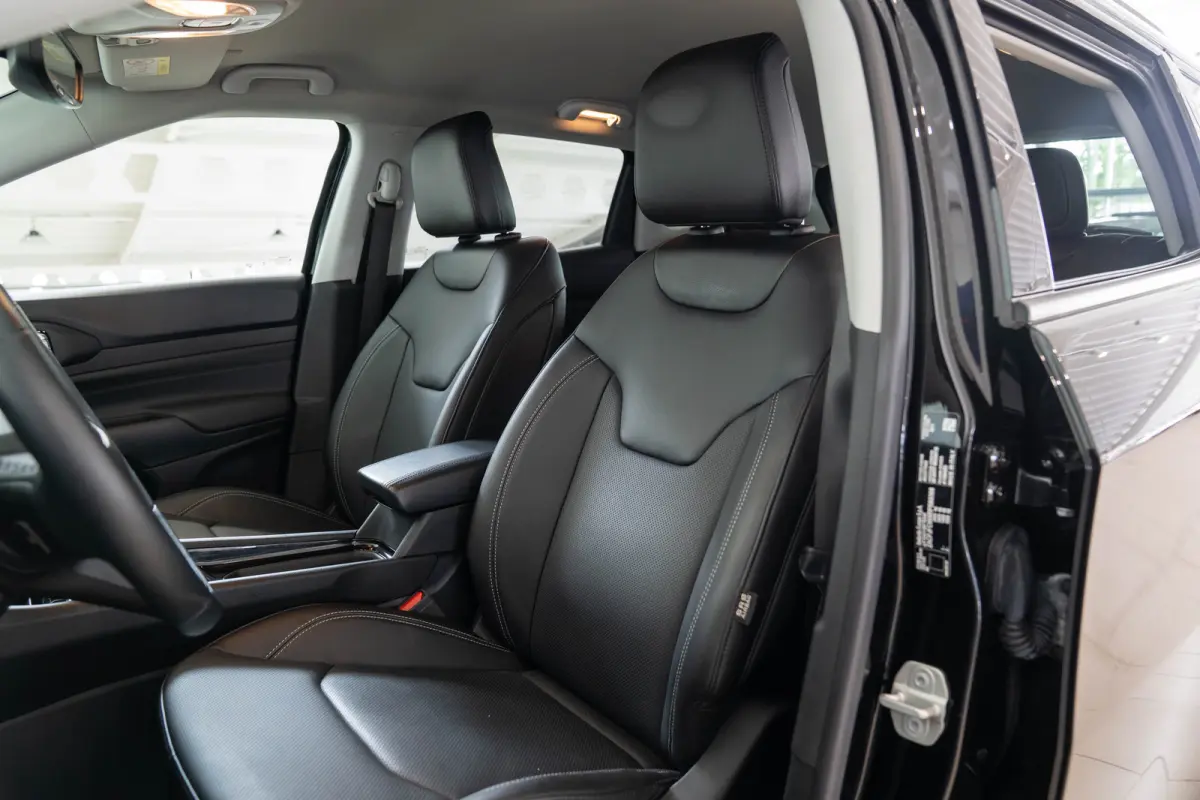 4xe 240 Plug-in Hybrid Summit | Lederen Bekleding | Stoel & Stuurverwarming | El. Stoelverstelling | Navigatie | Cruise Controle Adaptive | Climate Controle | Parkeersensoren |