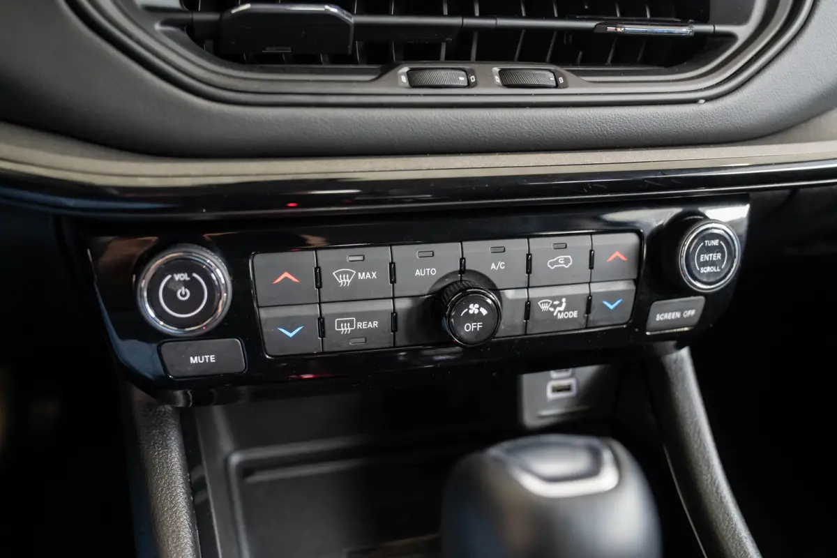 4xe 240 Plug-in Hybrid Summit | Lederen Bekleding | Stoel & Stuurverwarming | El. Stoelverstelling | Navigatie | Cruise Controle Adaptive | Climate Controle | Parkeersensoren |