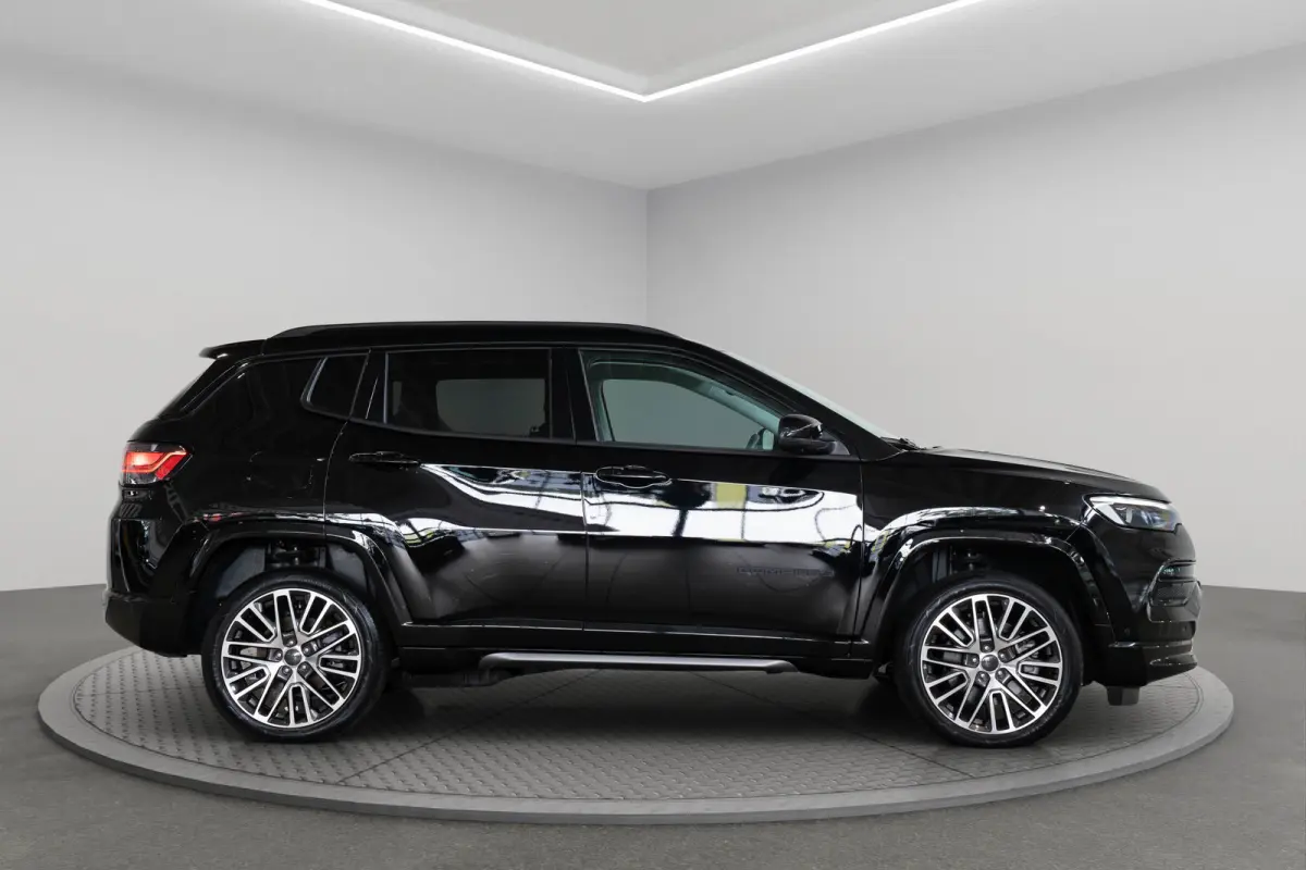 4xe 240 Plug-in Hybrid Summit | Lederen Bekleding | Stoel & Stuurverwarming | El. Stoelverstelling | Navigatie | Cruise Controle Adaptive | Climate Controle | Parkeersensoren |