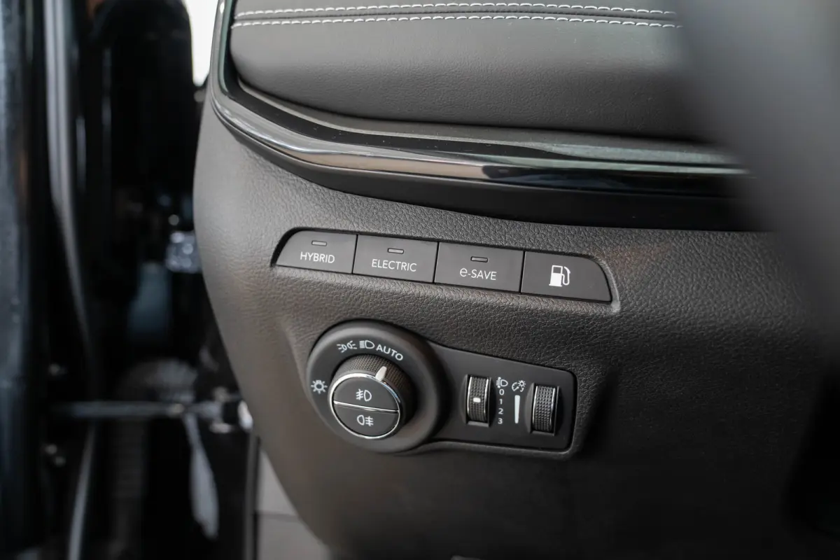 4xe 240 Plug-in Hybrid Summit | Lederen Bekleding | Stoel & Stuurverwarming | El. Stoelverstelling | Navigatie | Cruise Controle Adaptive | Climate Controle | Parkeersensoren |