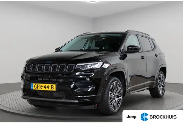 4xe 240 Plug-in Hybrid Summit | Lederen Bekleding | Stoel & Stuurverwarming | El. Stoelverstelling | Navigatie | Cruise Controle Adaptive | Climate Controle | Parkeersensoren |