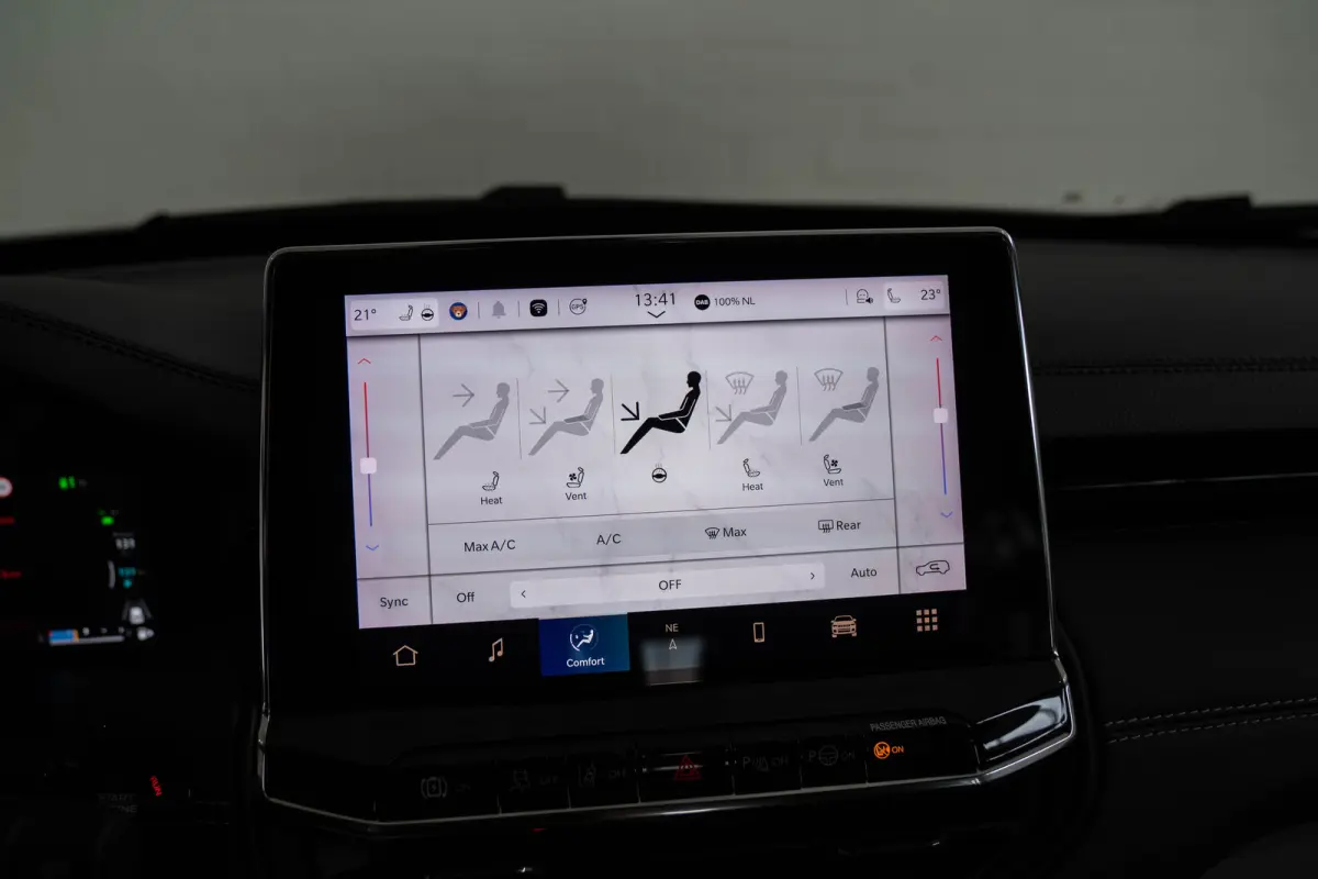 4xe 240 Plug-in Hybrid Summit | Lederen Bekleding | Stoel & Stuurverwarming | El. Stoelverstelling | Navigatie | Cruise Controle Adaptive | Climate Controle | Parkeersensoren |