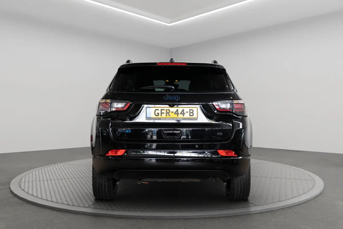 4xe 240 Plug-in Hybrid Summit | Lederen Bekleding | Stoel & Stuurverwarming | El. Stoelverstelling | Navigatie | Cruise Controle Adaptive | Climate Controle | Parkeersensoren |