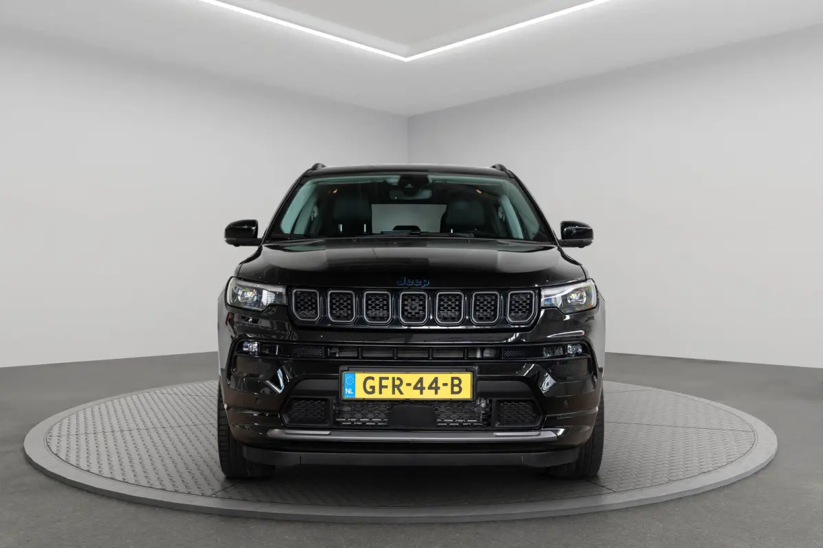 4xe 240 Plug-in Hybrid Summit | Lederen Bekleding | Stoel & Stuurverwarming | El. Stoelverstelling | Navigatie | Cruise Controle Adaptive | Climate Controle | Parkeersensoren |