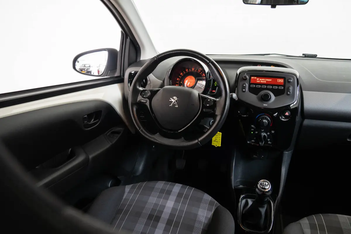 1.0 e-VTi Style | Airco | Cruise Controle | Bluetooth | Elektrische Ramen | LED | Getint Glas |