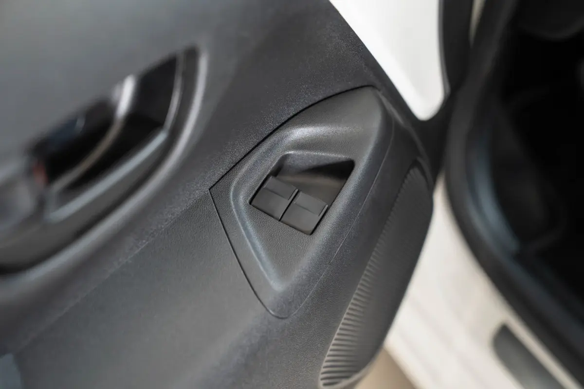 1.0 e-VTi Style | Airco | Cruise Controle | Bluetooth | Elektrische Ramen | LED | Getint Glas |