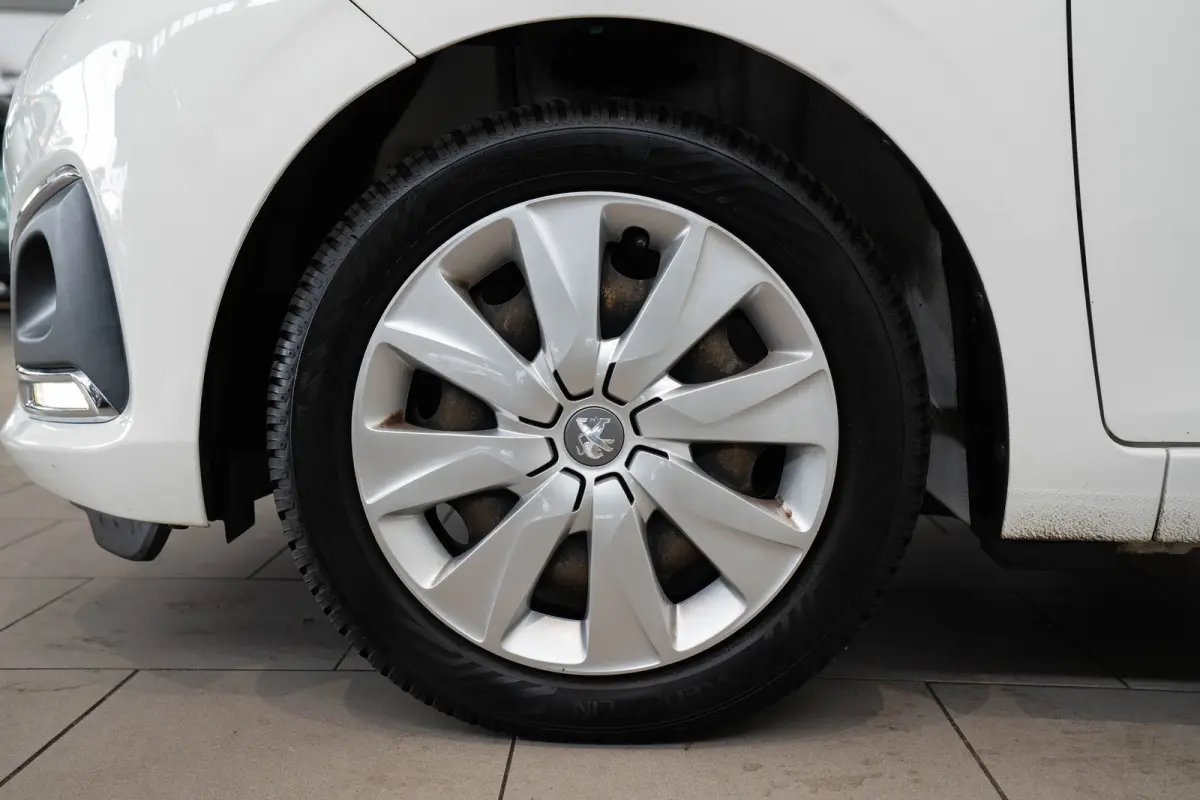 1.0 e-VTi Style | Airco | Cruise Controle | Bluetooth | Elektrische Ramen | LED | Getint Glas |