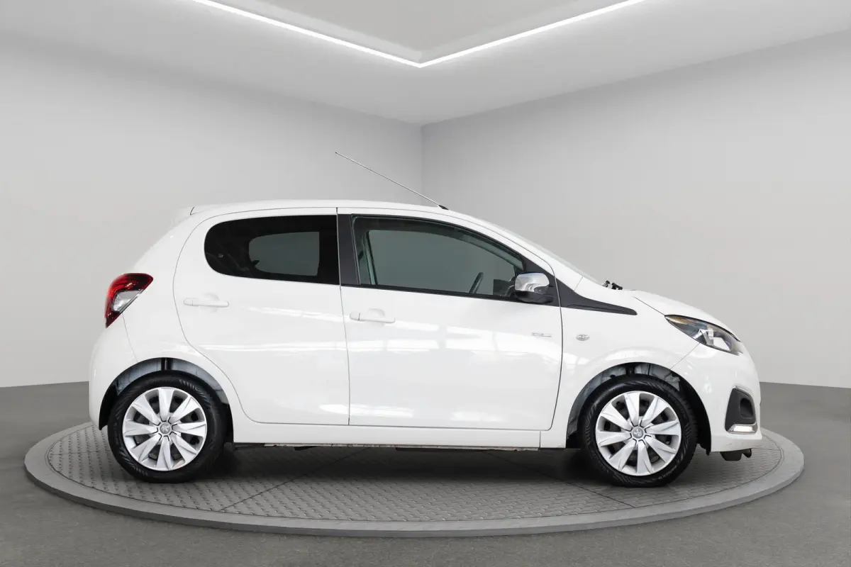 1.0 e-VTi Style | Airco | Cruise Controle | Bluetooth | Elektrische Ramen | LED | Getint Glas |