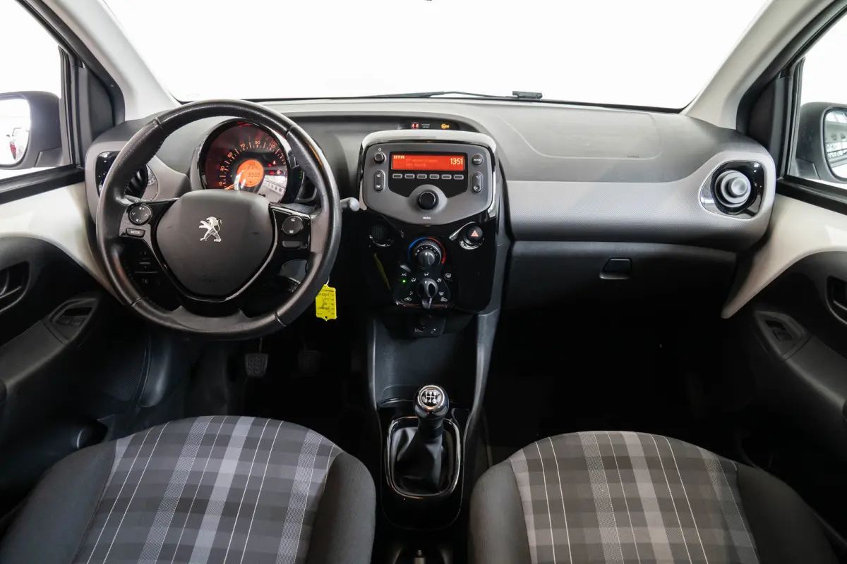 1.0 e-VTi Style | Airco | Cruise Controle | Bluetooth | Elektrische Ramen | LED | Getint Glas |